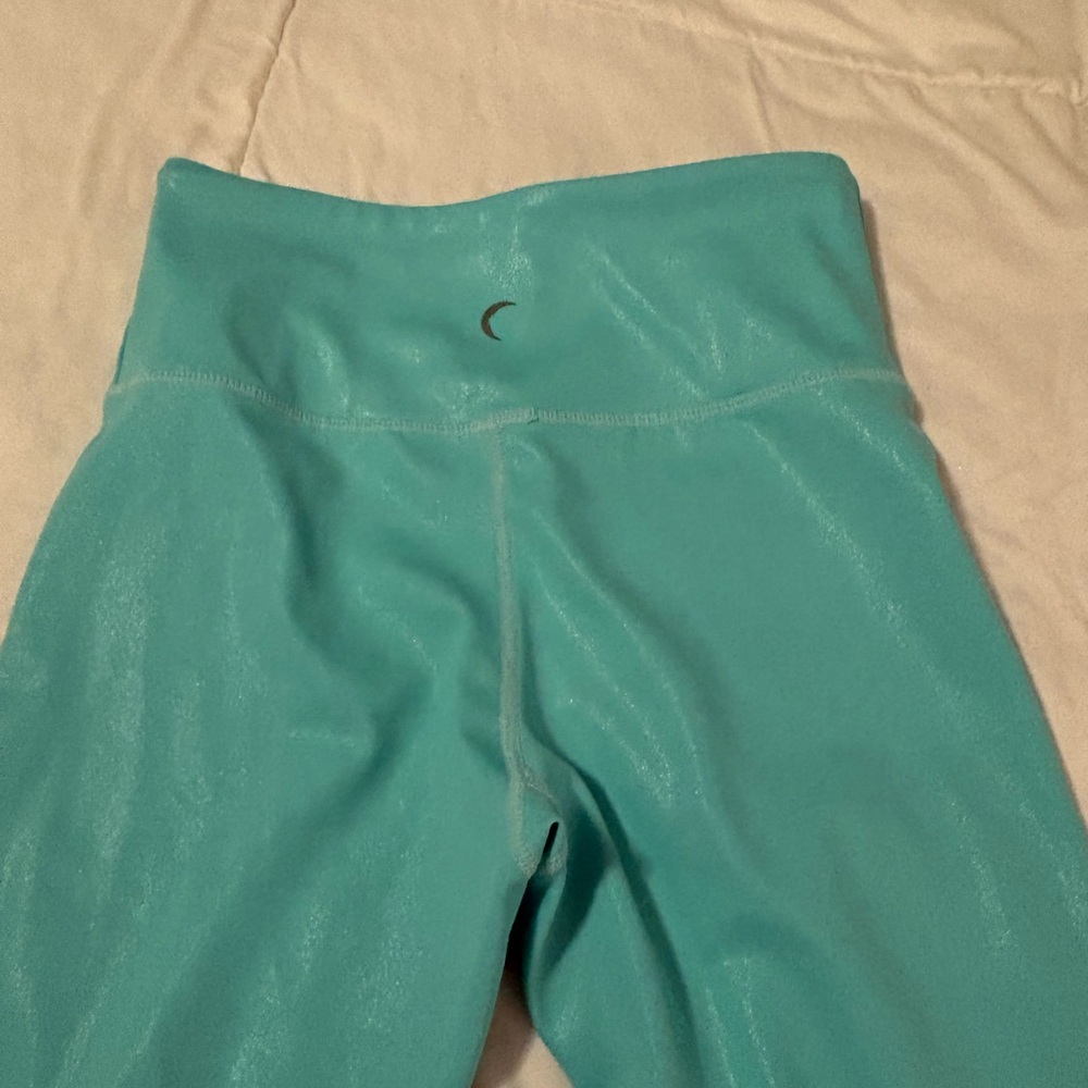 Zyia Active Light n Tight Hi-Rise 7/8 leggings in a turquoise metallic finish